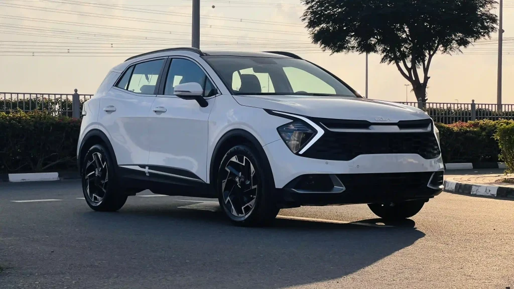 2023-kia-sportage-imported-white-1