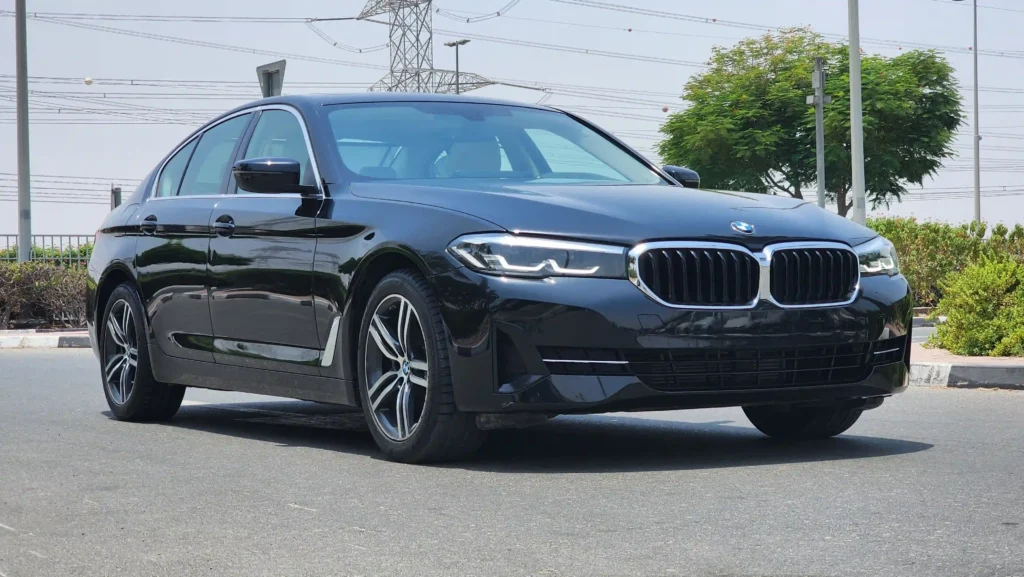 2021-bmw-520i-gcc-2l-black-for-sale