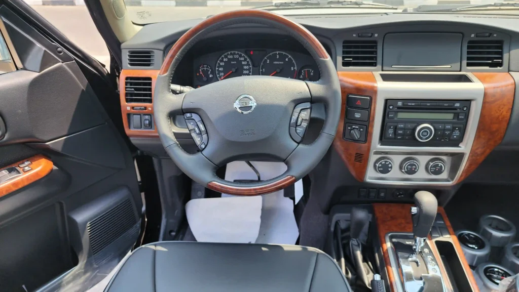 2023-nissan-patrol-safari-grx-4x4-gcc-black-10