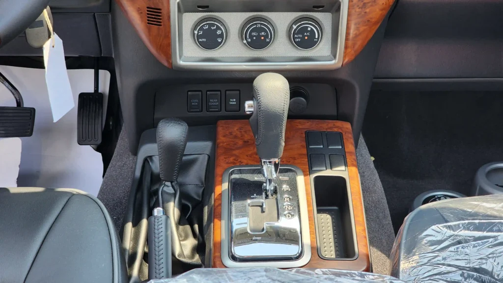 2023-nissan-patrol-safari-grx-4x4-gcc-black-14