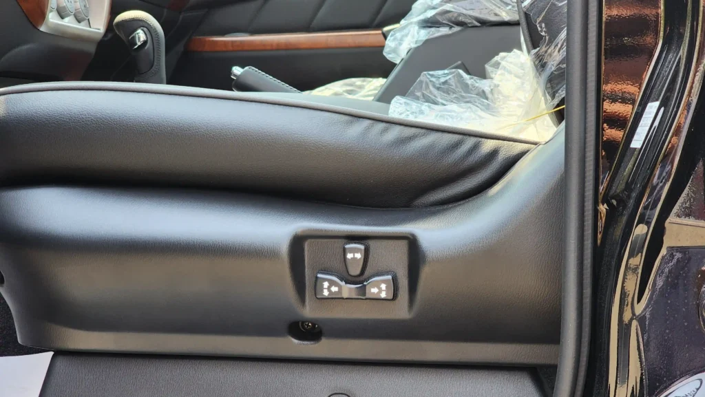 2023-nissan-patrol-safari-grx-4x4-gcc-black-7