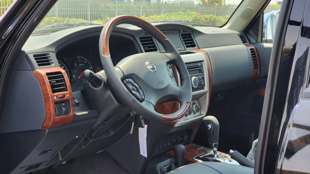 2023-nissan-patrol-safari-grx-4x4-gcc-black-8