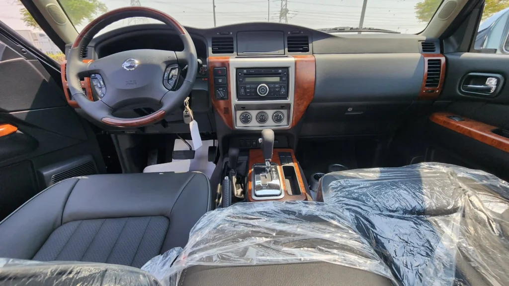 2023-nissan-patrol-safari-grx-4x4-gcc-black-9