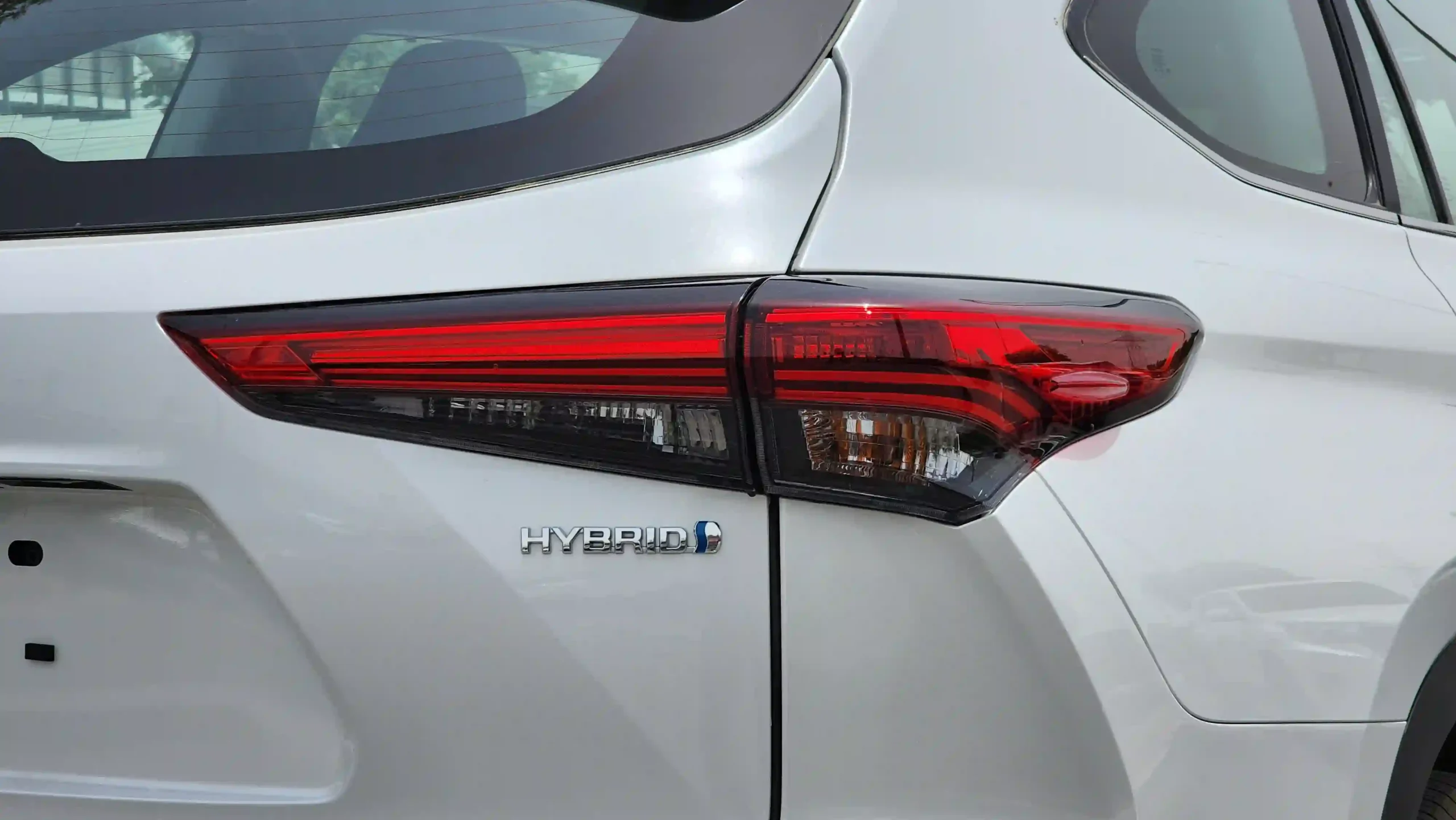 2023 Toyota Highlander Hybrid (White) for Sale | Alwan Global