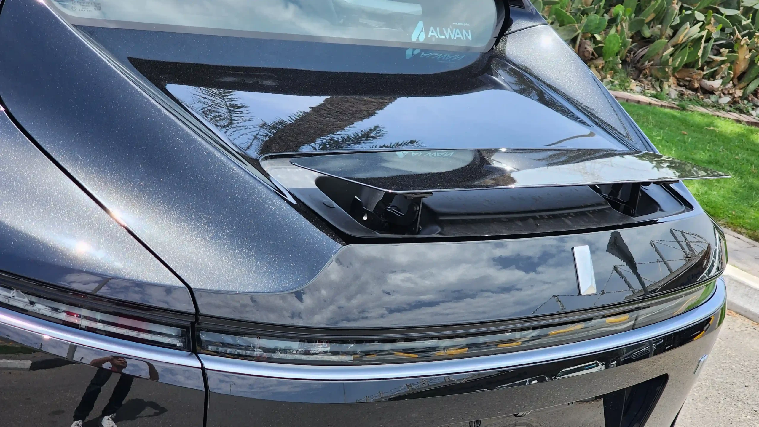 AVATR 11 AWD (Black) for Sale Alwan